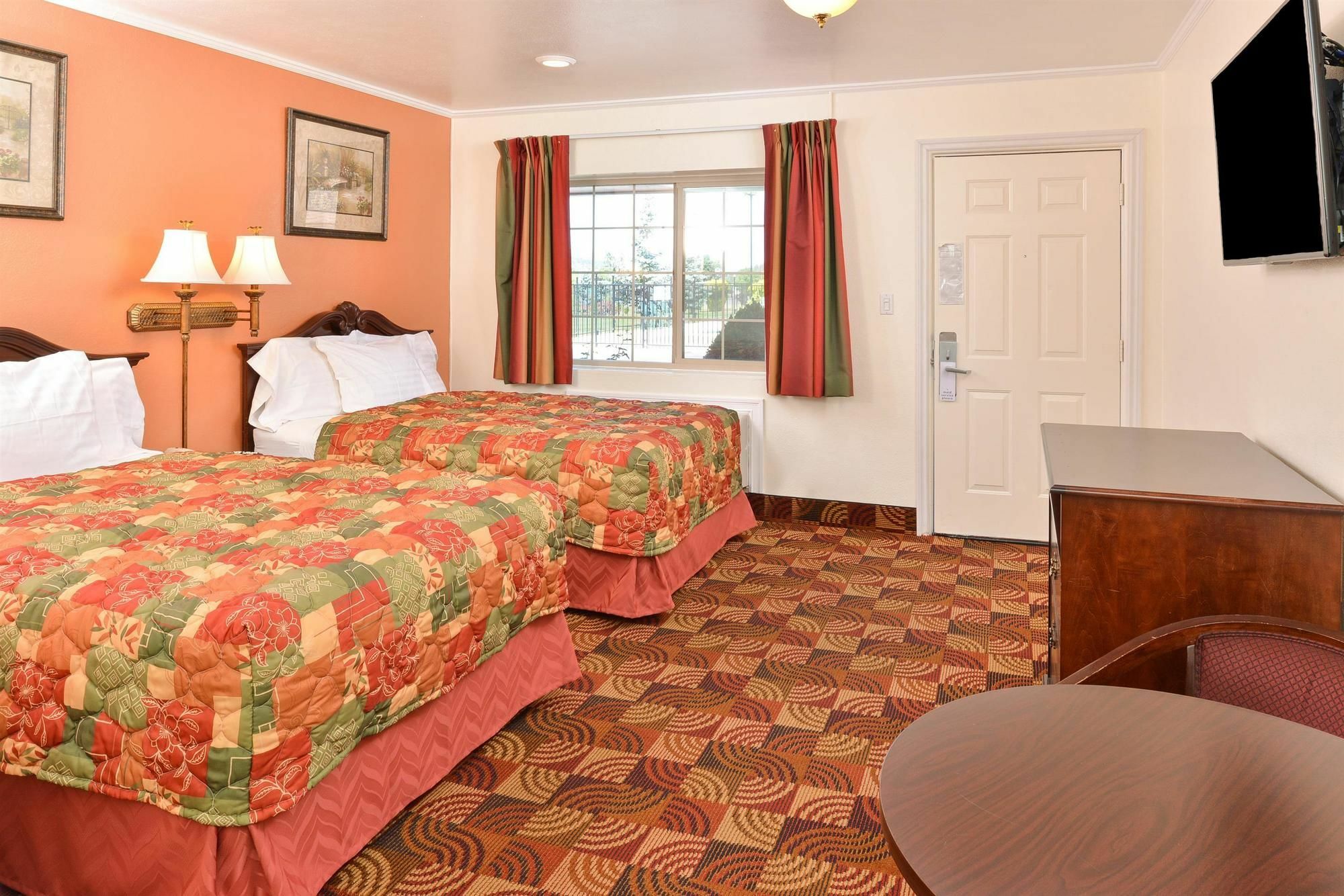 Americas Best Value Inn & Suites Klamath Falls Exterior photo