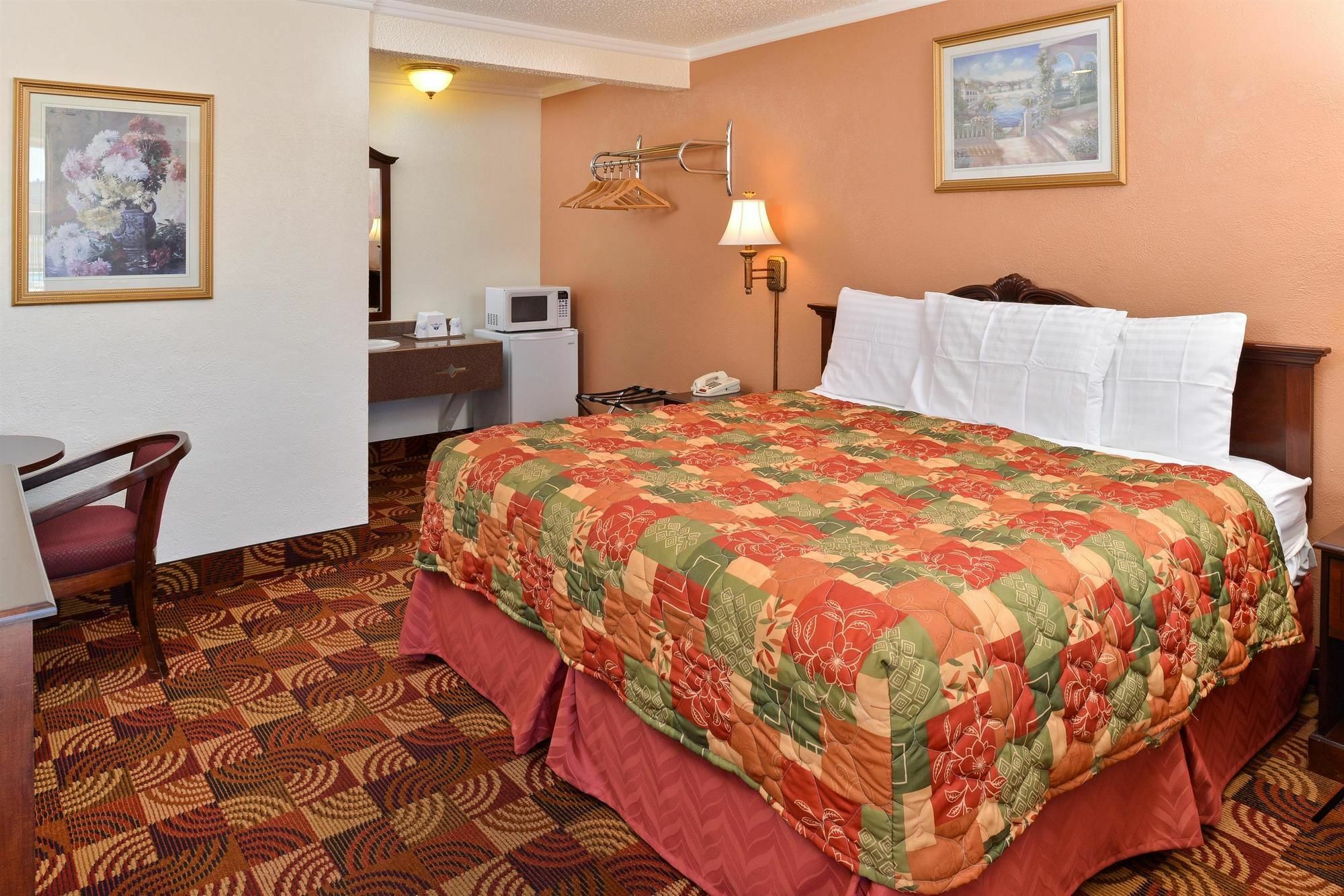 Americas Best Value Inn & Suites Klamath Falls Exterior photo