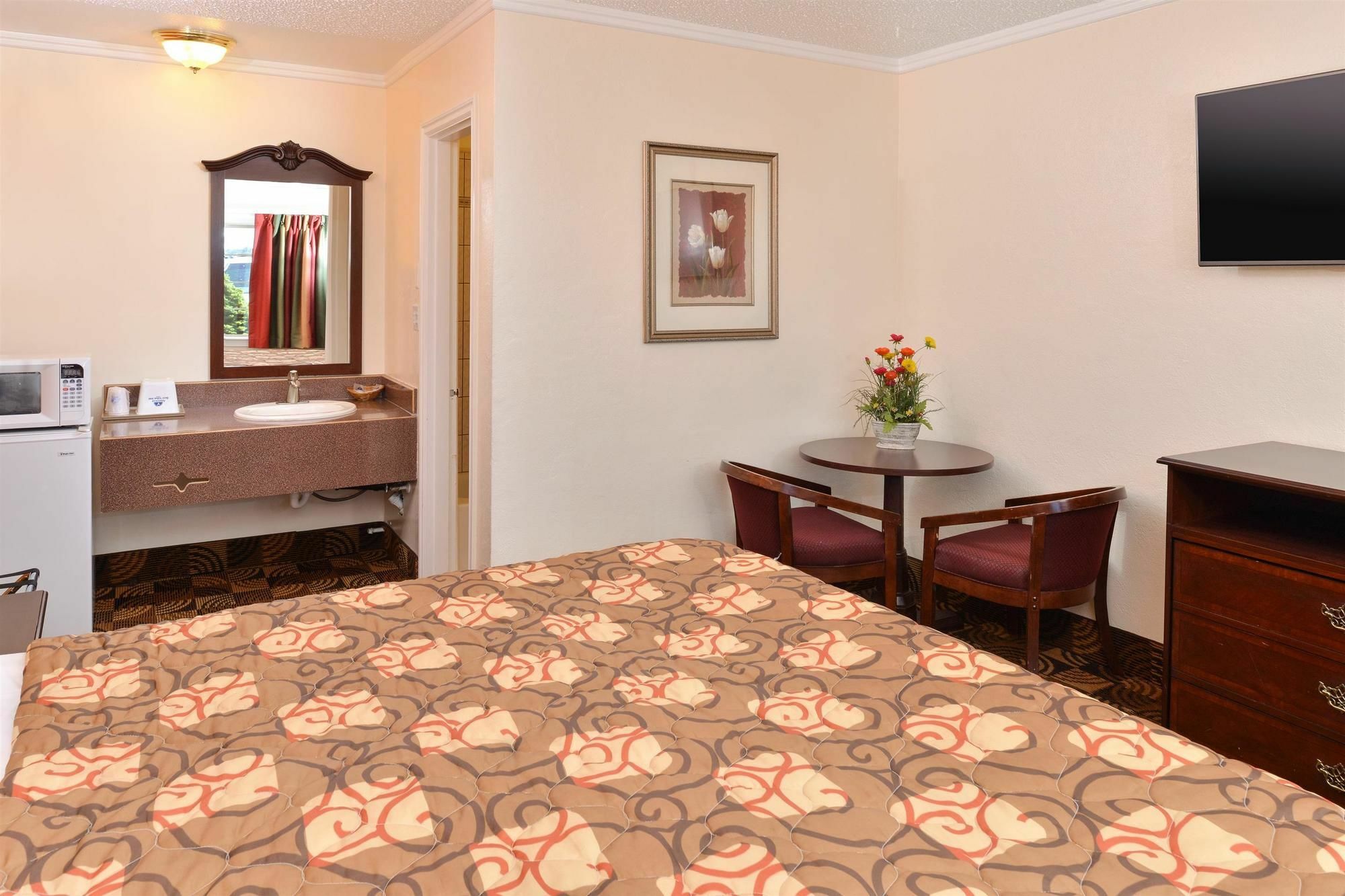 Americas Best Value Inn & Suites Klamath Falls Exterior photo