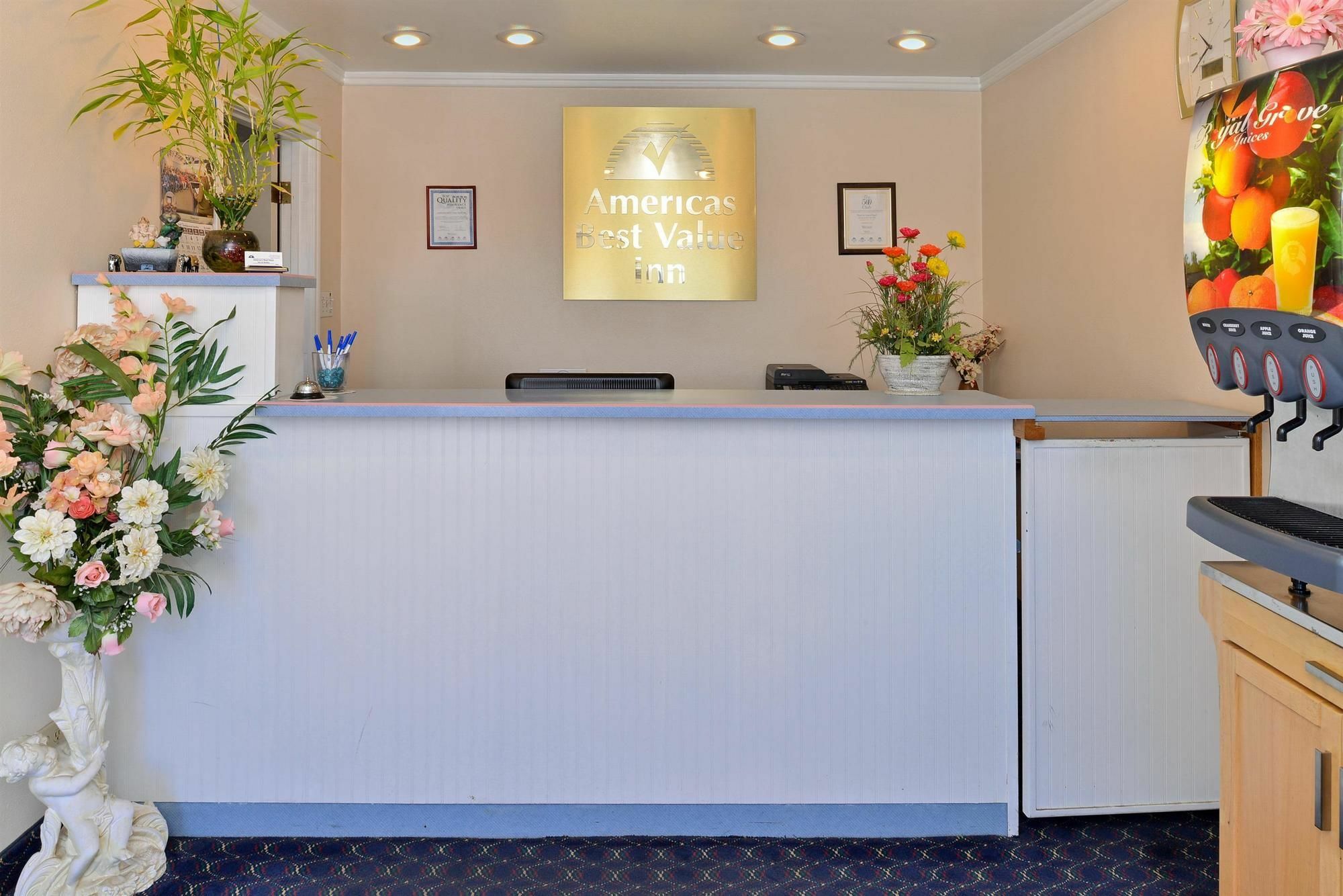 Americas Best Value Inn & Suites Klamath Falls Exterior photo